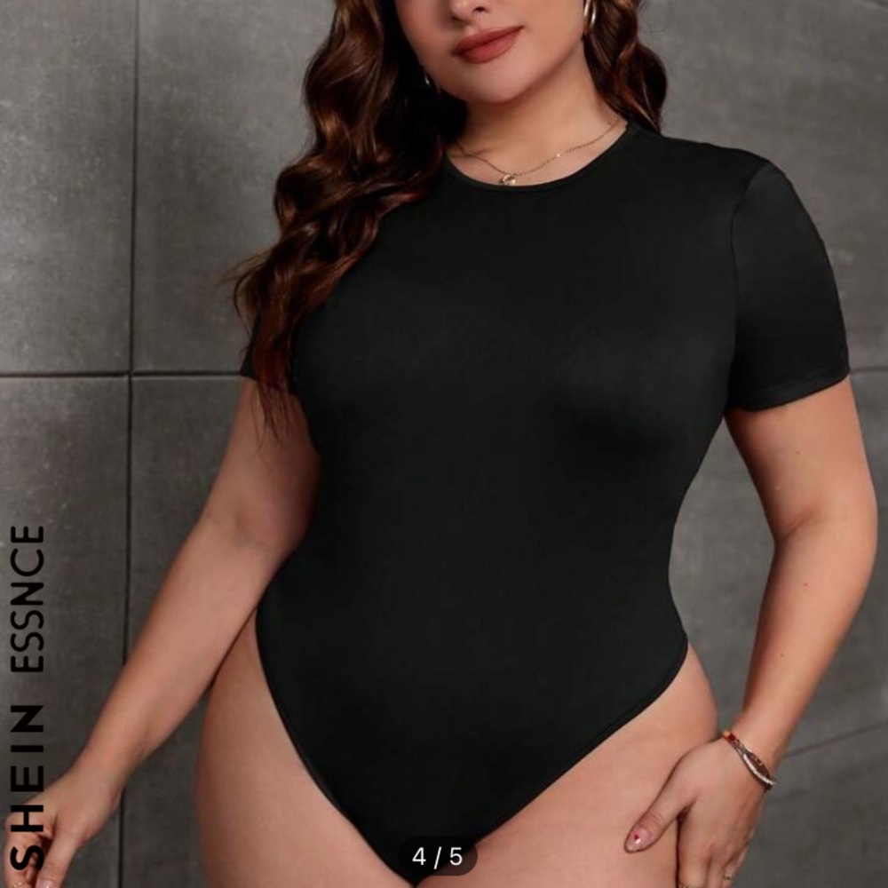 Shein SHEIN Essnce Plus Solid Slim Fit Tee
Bodysuit